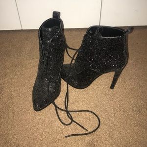 NEVER WORN FULL SPARKLE BLACK BOOTIES